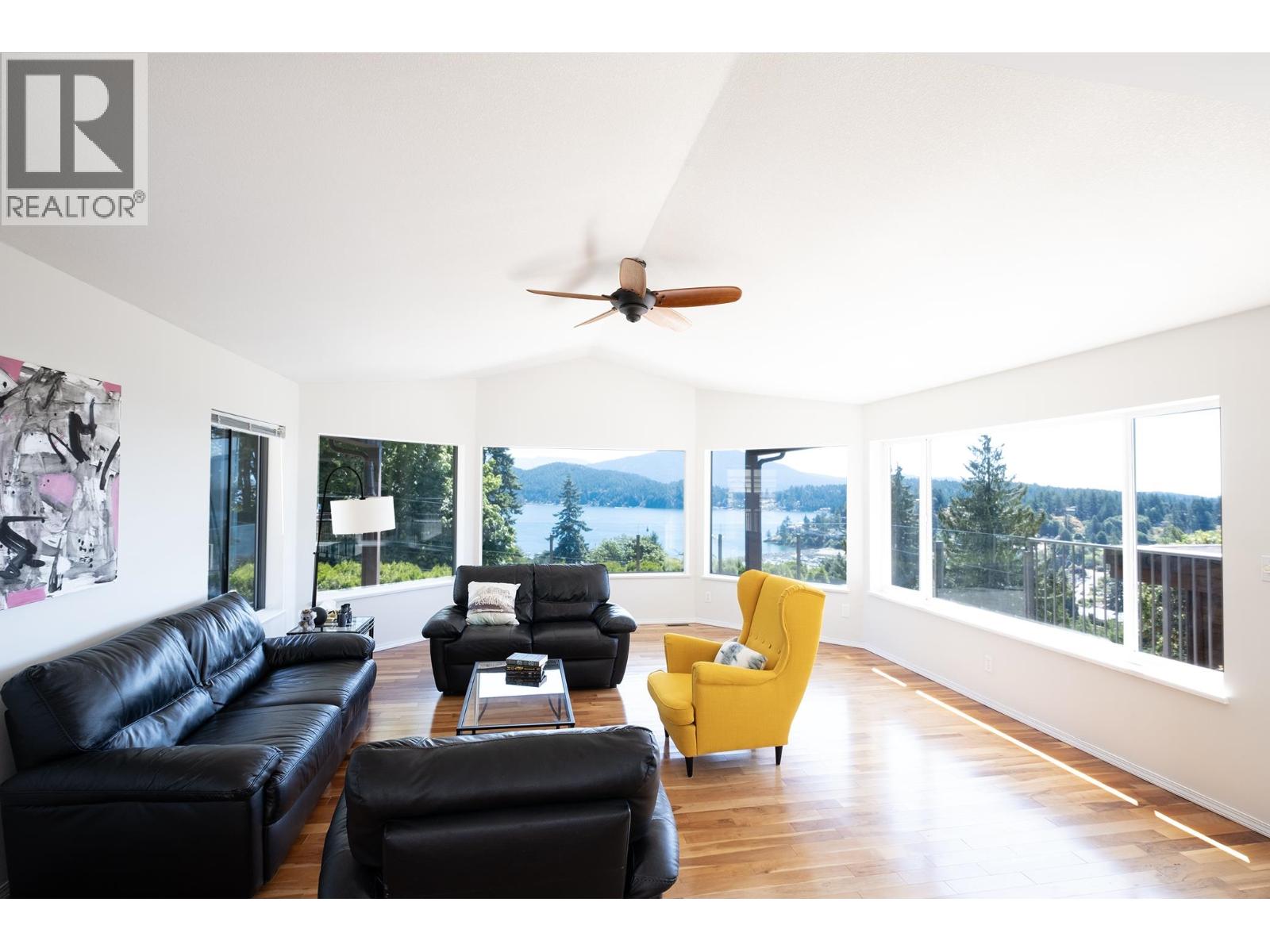 485 Abbs Road, Gibsons, British Columbia  V0N 1V0 - Photo 4 - R3132906