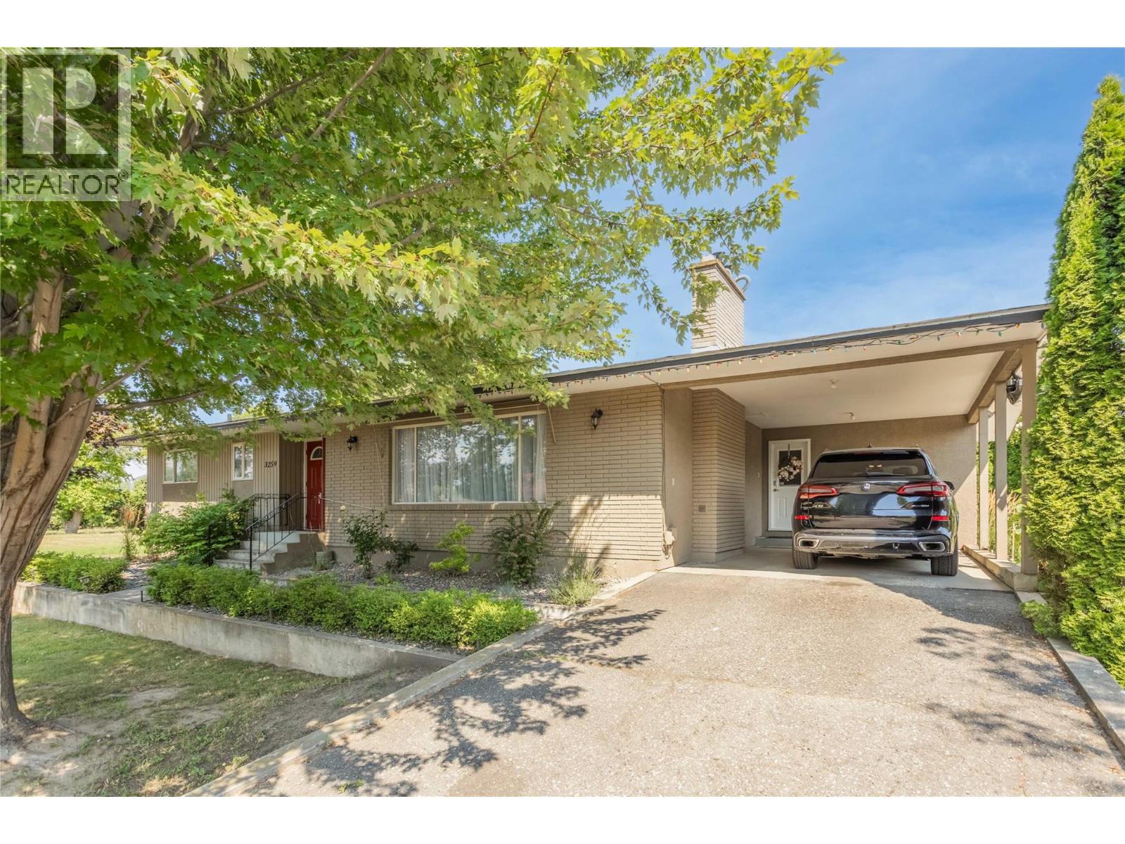 3259 St Amand Road, Kelowna, British Columbia
