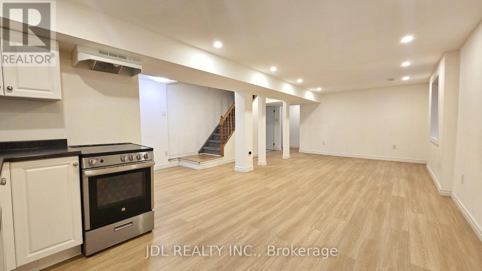 3769 Brandon Gate Drive, Mississauga, Ontario L4T 3N1 - Photo 2 - W13631936