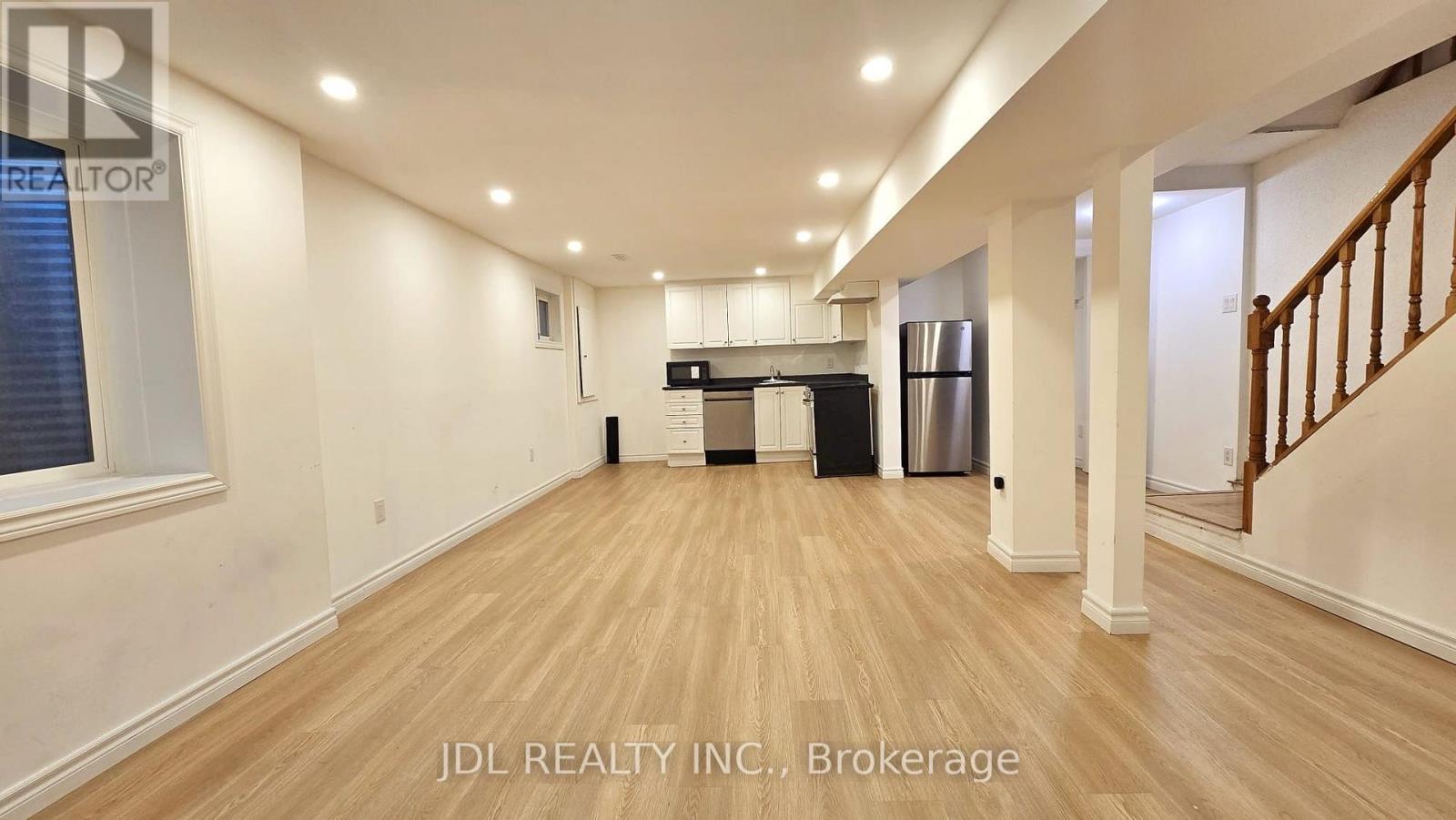 3769 Brandon Gate Drive, Mississauga, Ontario L4T 3N1 - Photo 3 - W13631936