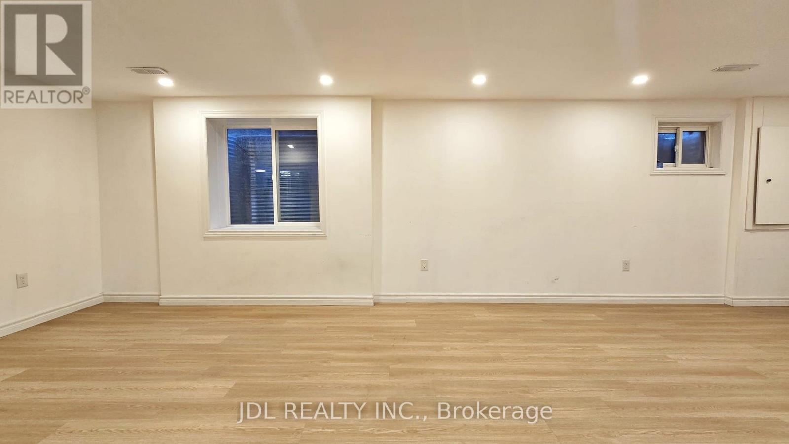 3769 Brandon Gate Drive, Mississauga, Ontario L4T 3N1 - Photo 5 - W13631936