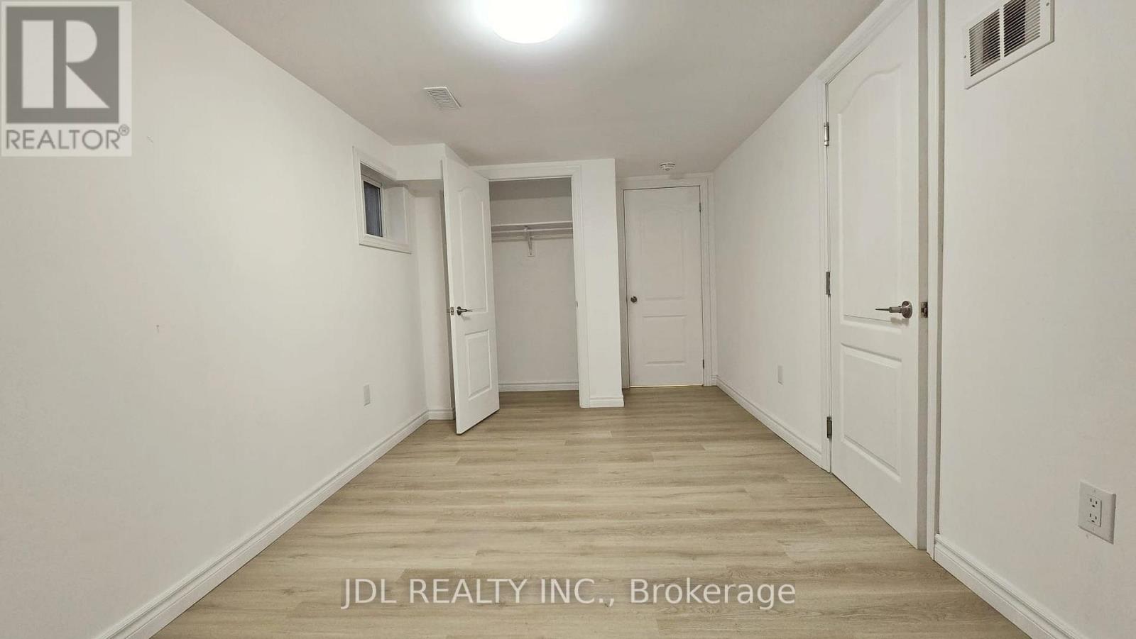 3769 Brandon Gate Drive, Mississauga, Ontario L4T 3N1 - Photo 8 - W13631936