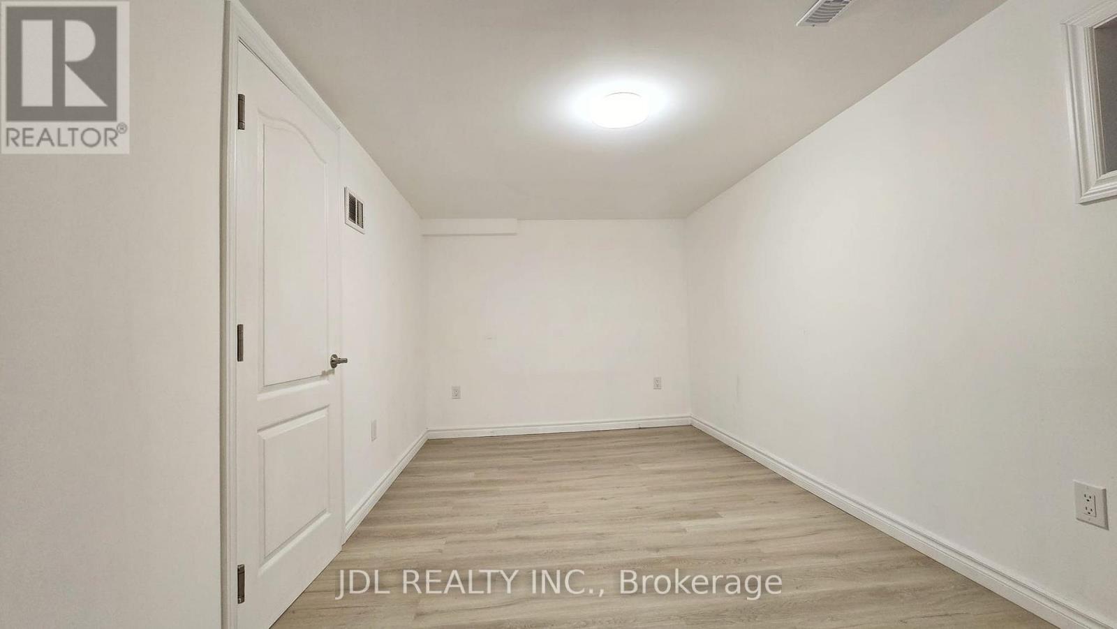 3769 Brandon Gate Drive, Mississauga, Ontario L4T 3N1 - Photo 9 - W13631936