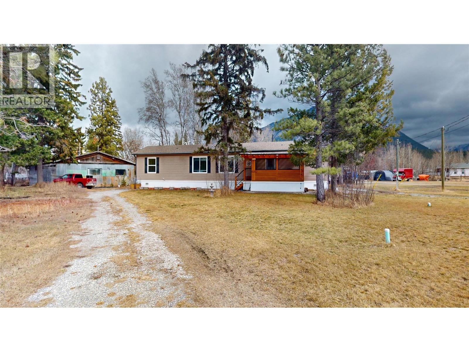 4747 Willow Avenue, Canal Flats, British Columbia  V0B 1B0 - Photo 2 - 10380605
