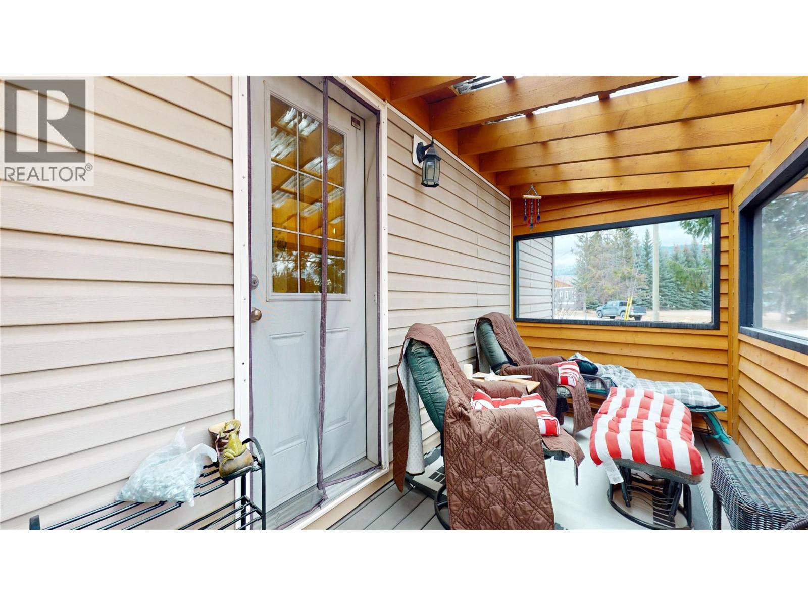 4747 Willow Avenue, Canal Flats, British Columbia  V0B 1B0 - Photo 4 - 10380605