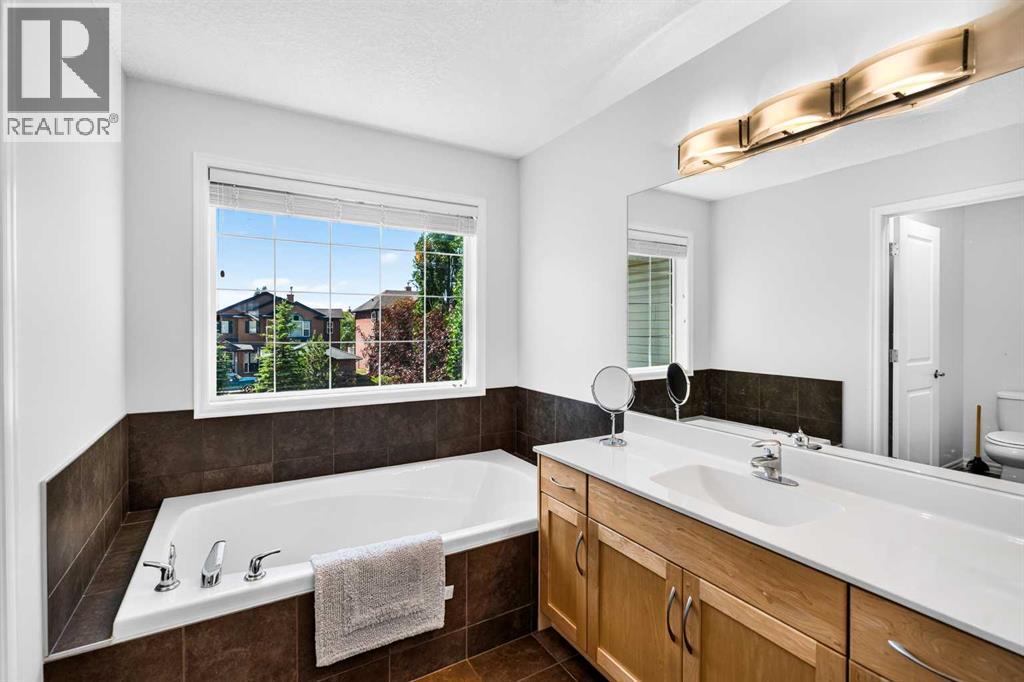 444 Rainbow Falls Way, Chestermere, Alberta  T1X 1S6 - Photo 23 - A2323843