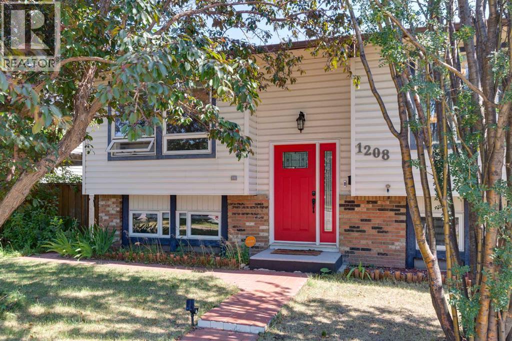 1208 Ranchlands Boulevard NW, Calgary, Alberta  T3G 1G5 - Photo 2 - A2333388