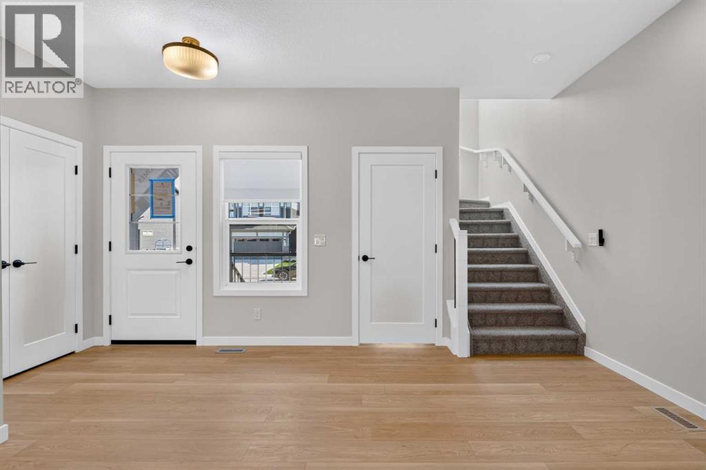 18 Chinook Winds Court Sw, Airdrie, Alberta  T4B 5X6 - Photo 4 - A2334217