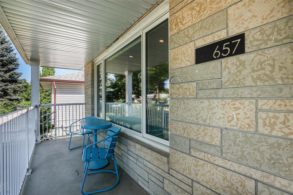657 Dunrobin Avenue, Winnipeg, Manitoba R2K 0V3 - Photo 2 - 202619124