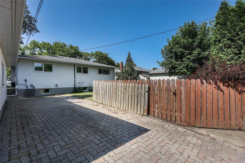 657 Dunrobin Avenue, Winnipeg, Manitoba R2K 0V3 - Photo 43 - 202619124