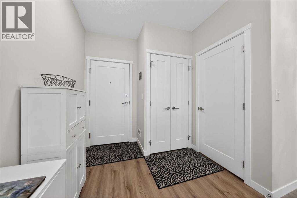 403, 71 Shawnee Common SW, Calgary, Alberta  T2Y 0R2 - Photo 3 - A2314606