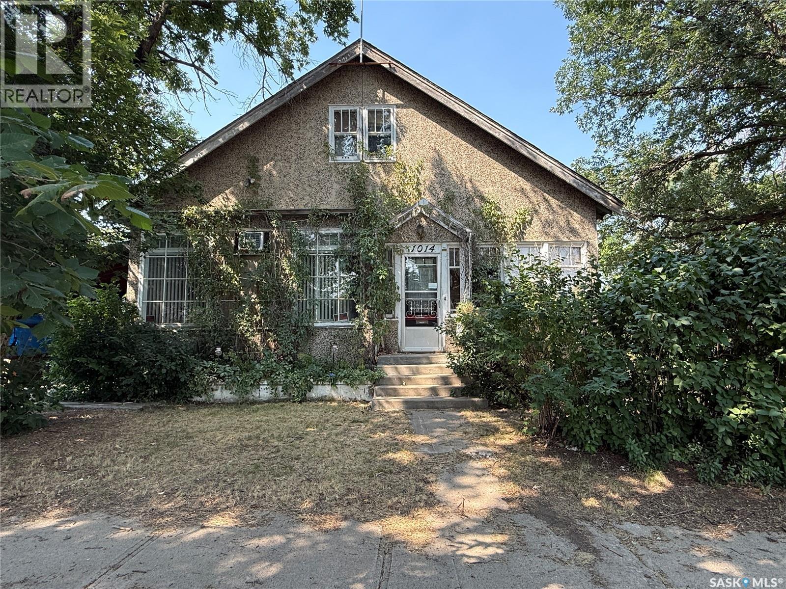 1014 Iroquois STREET W, Moose Jaw, Saskatchewan