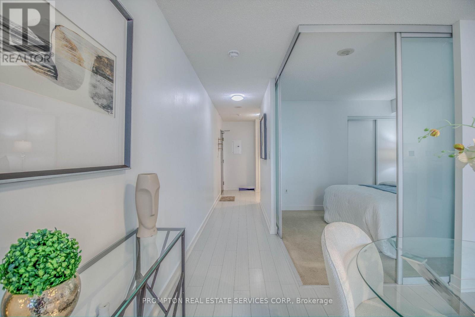 2208 - 21 Iceboat Terrace, Toronto, Ontario M5V 4B1 - Photo 14 - C13631970