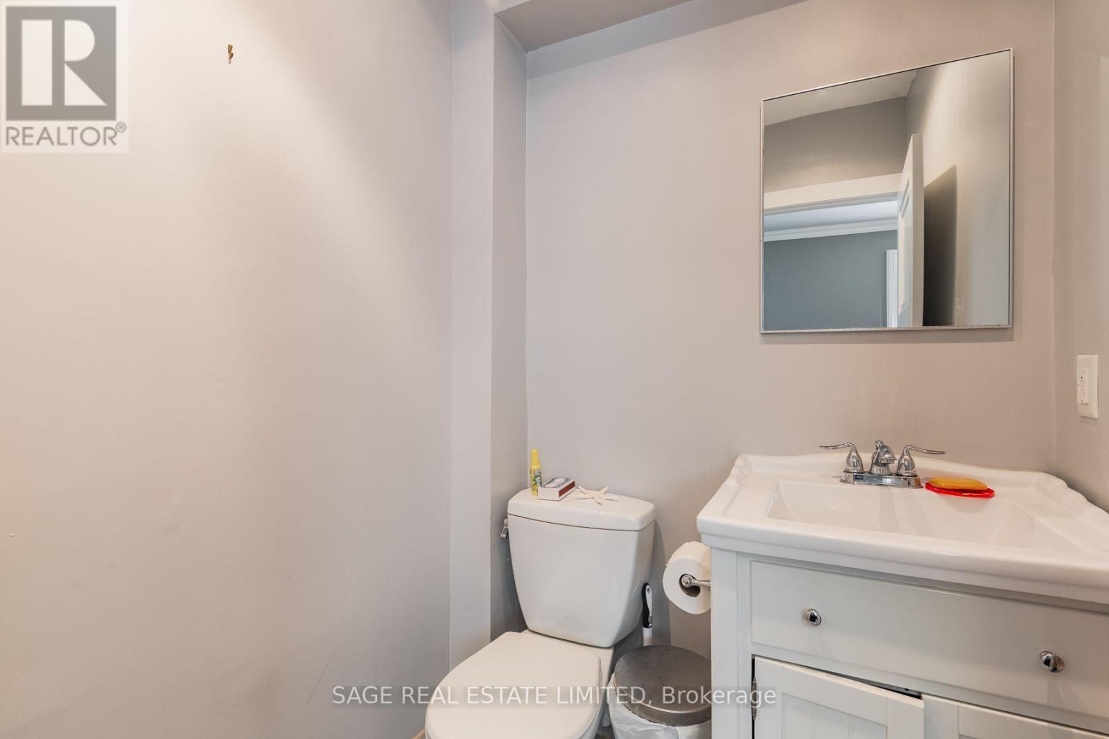 433 Woodfield Road, Toronto, Ontario  M4L 2X4 - Photo 11 - E13631950