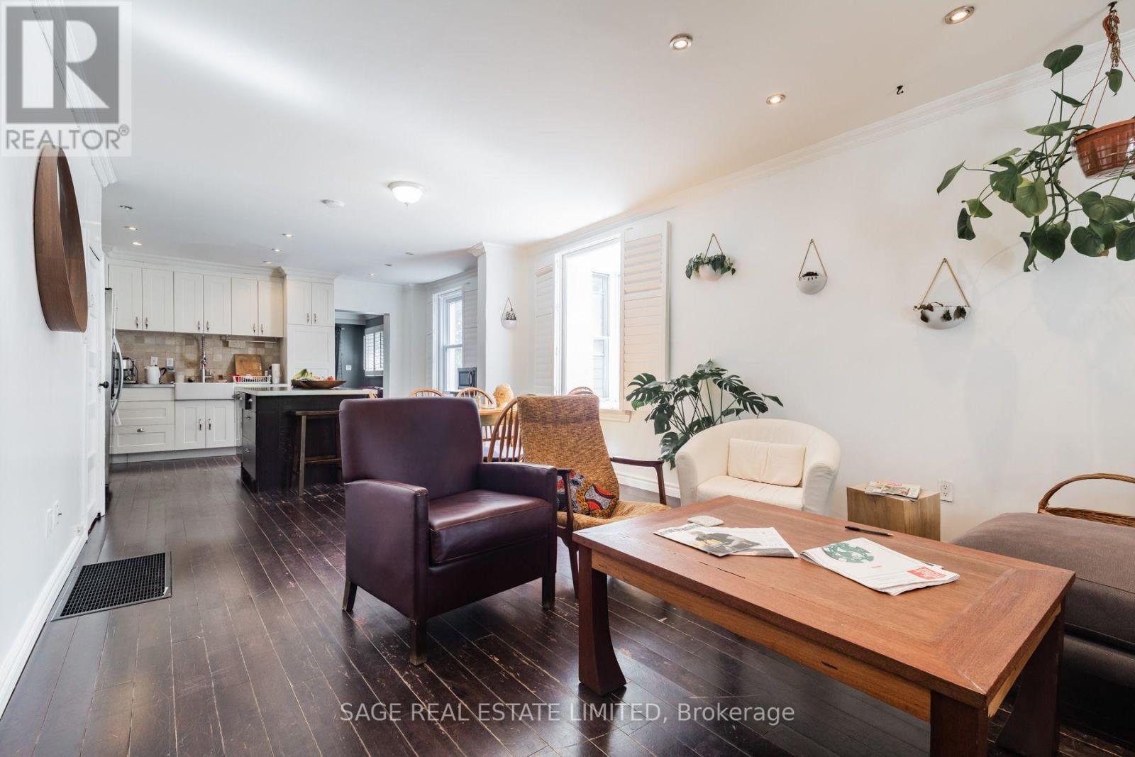 433 Woodfield Road, Toronto, Ontario  M4L 2X4 - Photo 2 - E13631950
