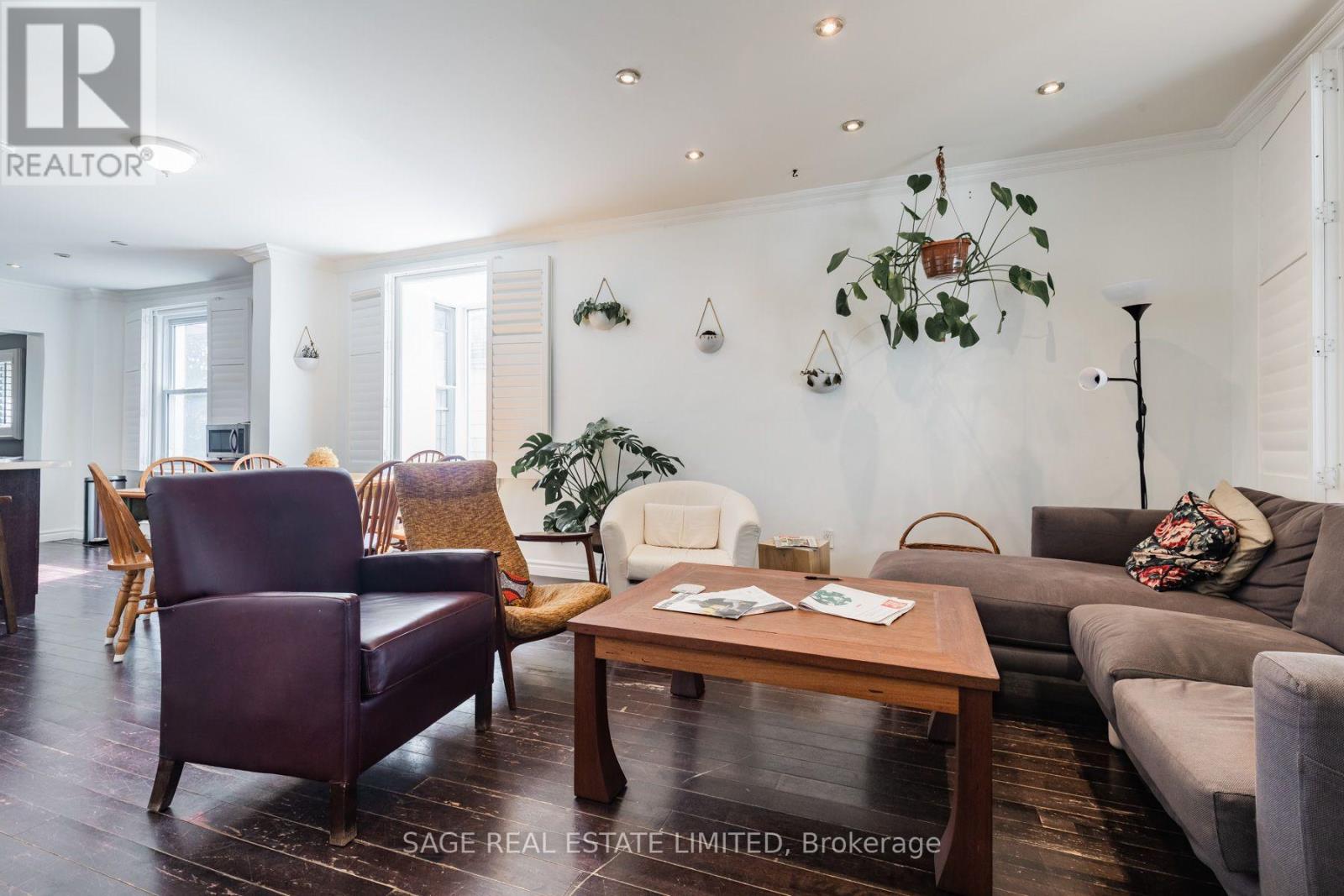 433 Woodfield Road, Toronto, Ontario  M4L 2X4 - Photo 3 - E13631950