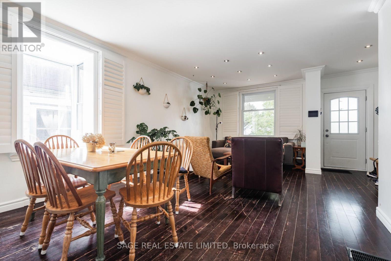 433 Woodfield Road, Toronto, Ontario  M4L 2X4 - Photo 4 - E13631950