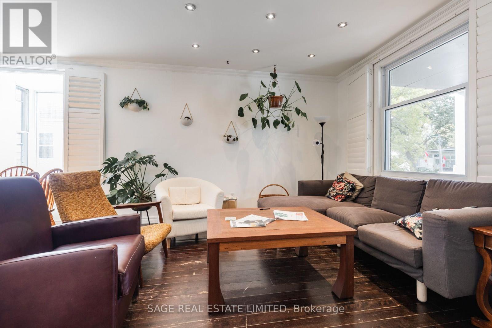 433 Woodfield Road, Toronto, Ontario  M4L 2X4 - Photo 6 - E13631950