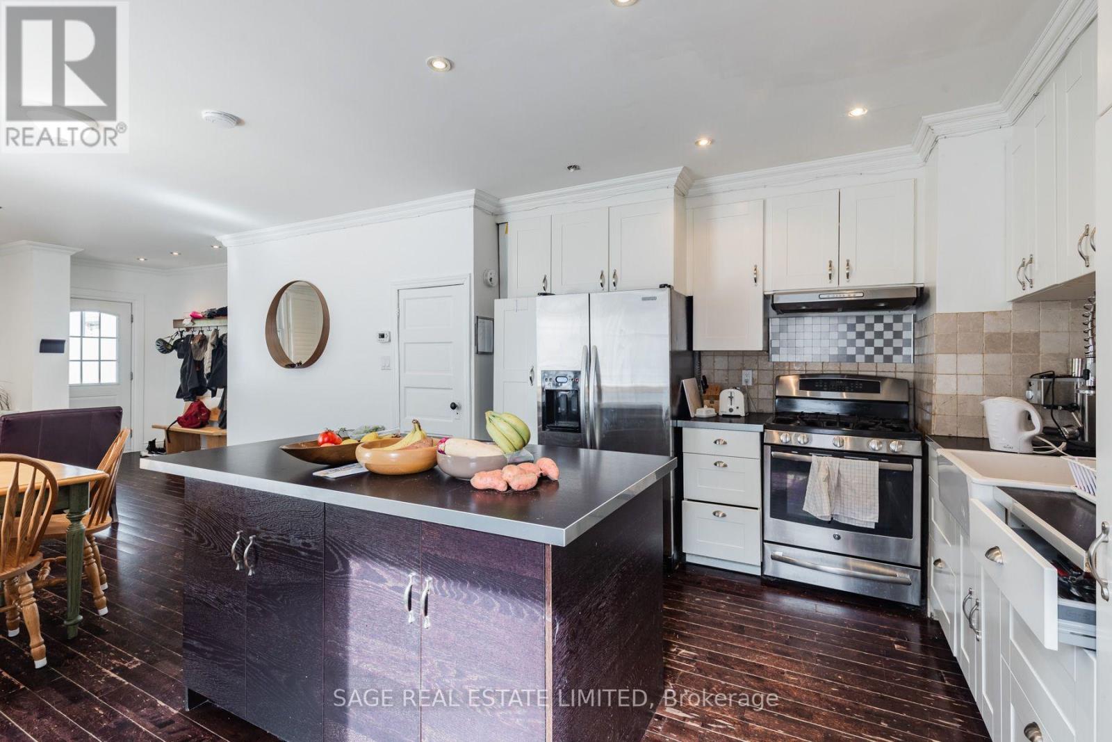 433 Woodfield Road, Toronto, Ontario  M4L 2X4 - Photo 8 - E13631950