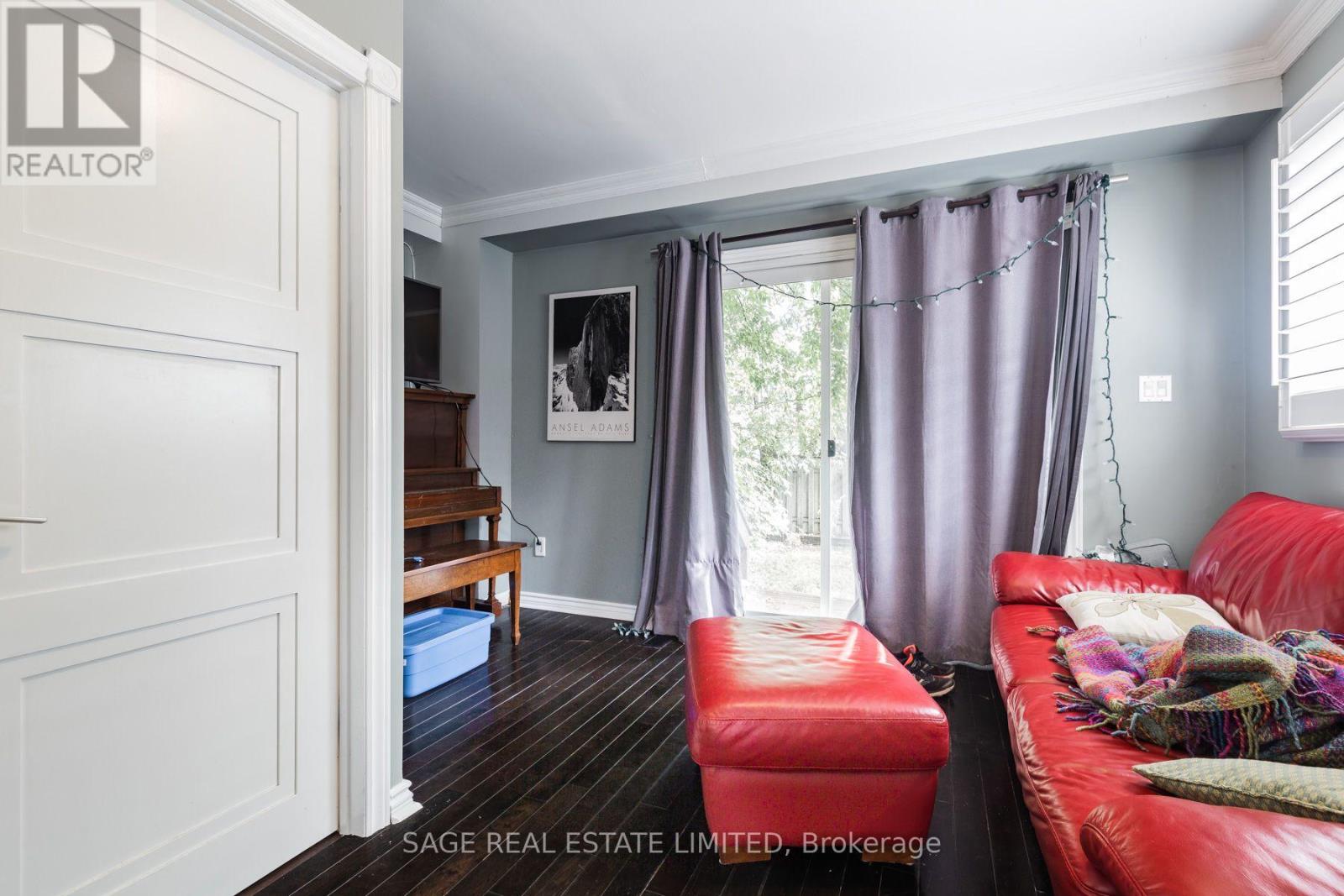 433 Woodfield Road, Toronto, Ontario  M4L 2X4 - Photo 9 - E13631950