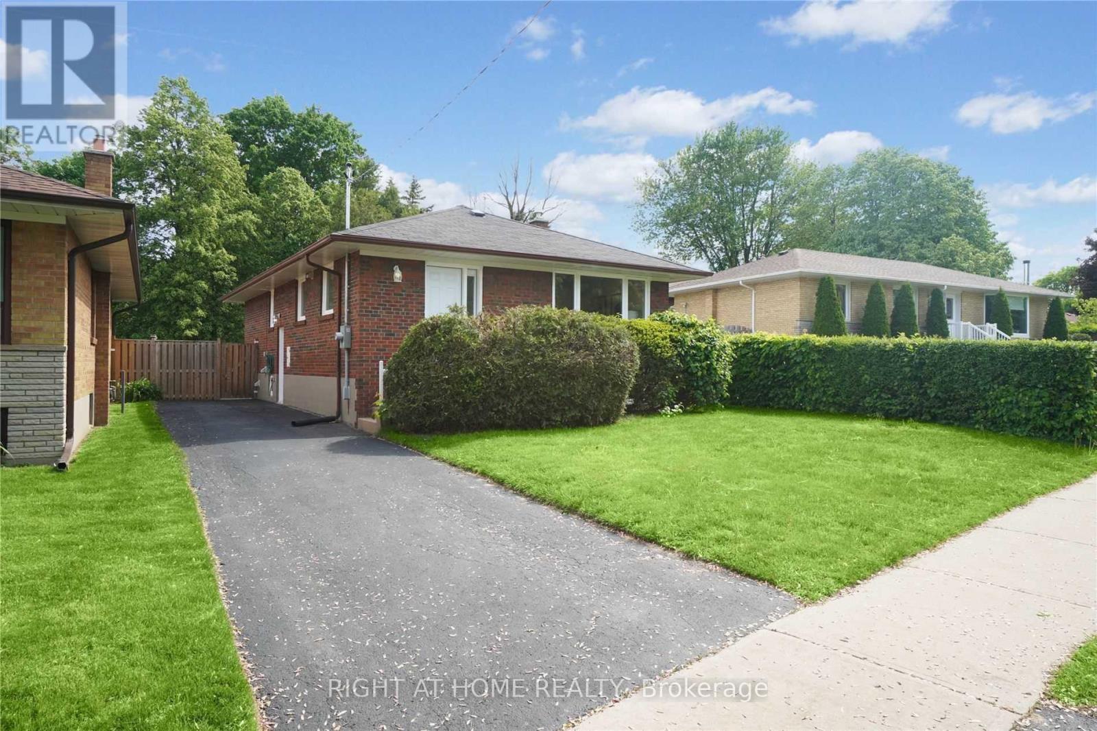 - LOWER - 59 CHANDLER DRIVE, Toronto, Ontario