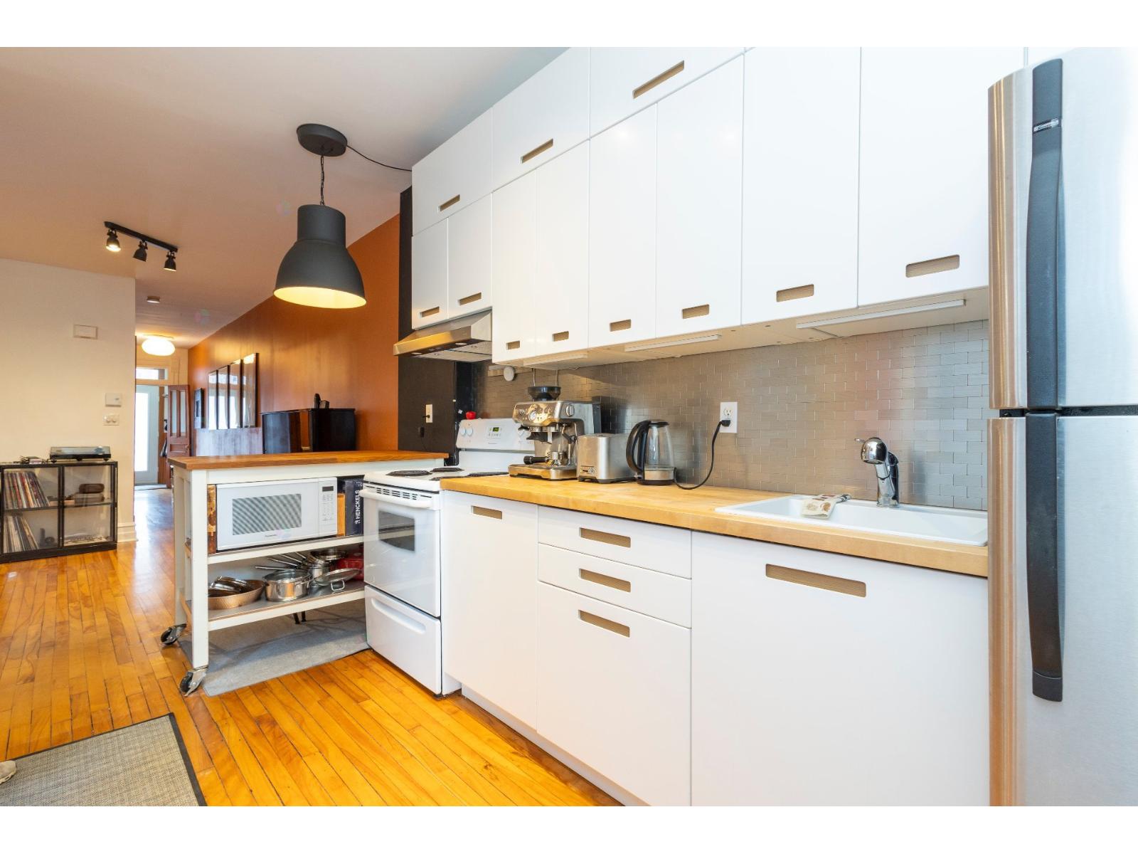 3707 Av. Henri-Julien Montréal (Le Plateau-Mont-Royal) Quebec Canada H2X3H4 2