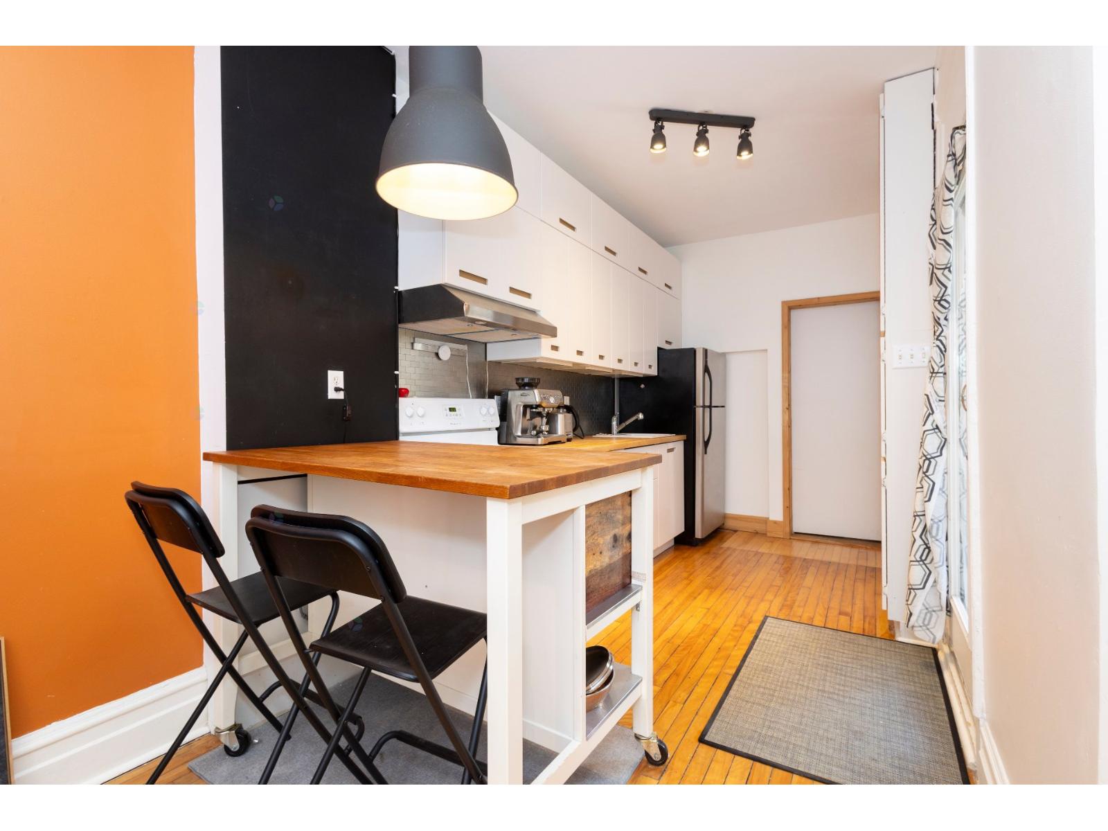3707 Av. Henri-Julien Montréal (Le Plateau-Mont-Royal) Quebec Canada H2X3H4 3
