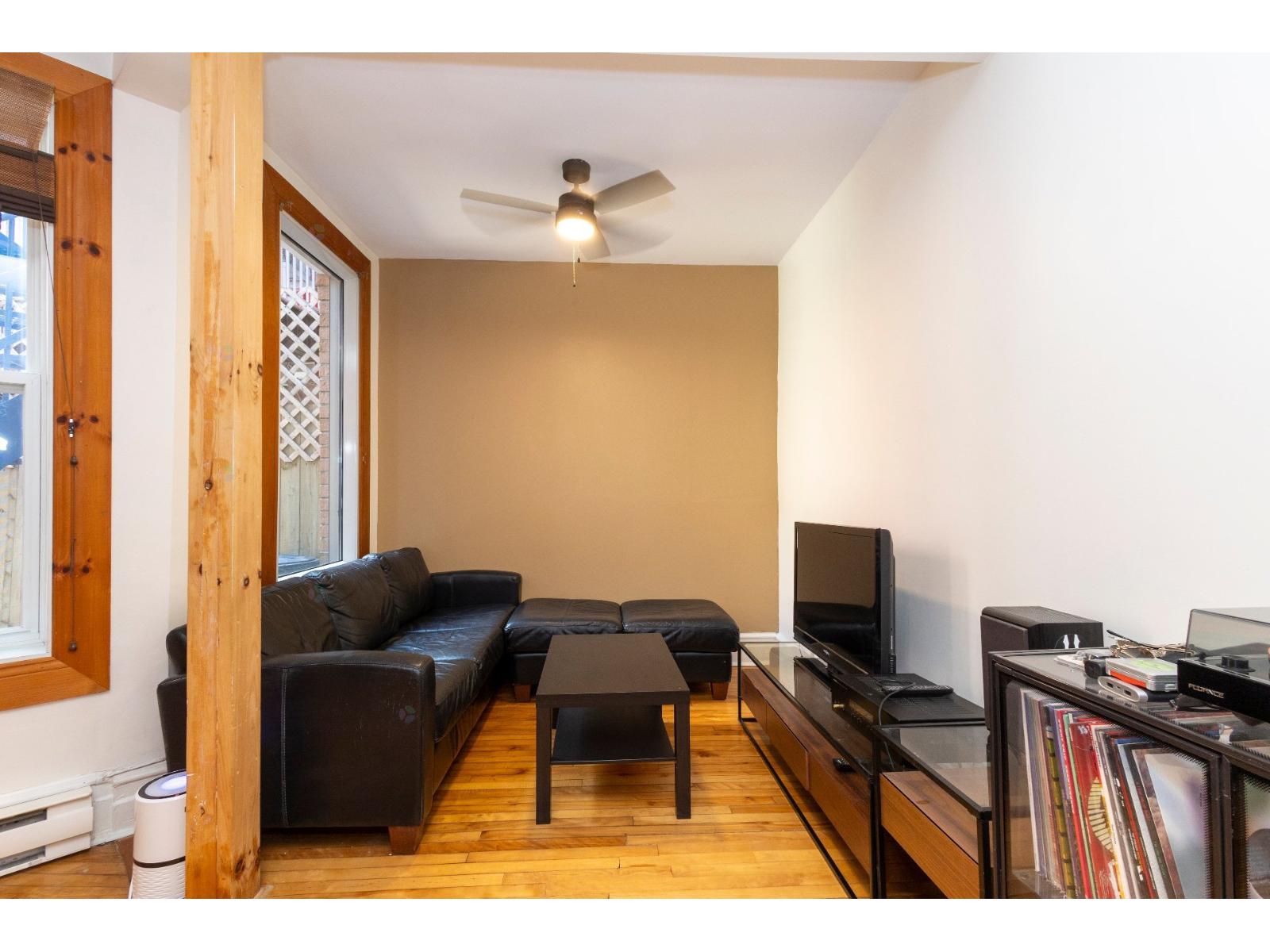 3707 Av. Henri-Julien Montréal (Le Plateau-Mont-Royal) Quebec Canada H2X3H4 5