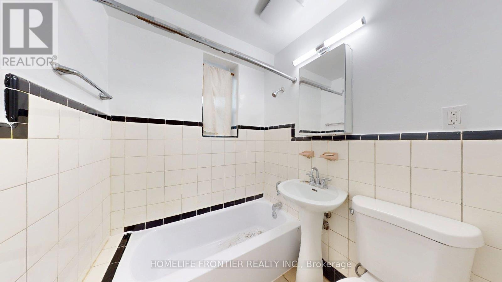 #2 - 1110 Weston Road, Toronto, Ontario M6N 3S4 - Photo 8 - W13573670