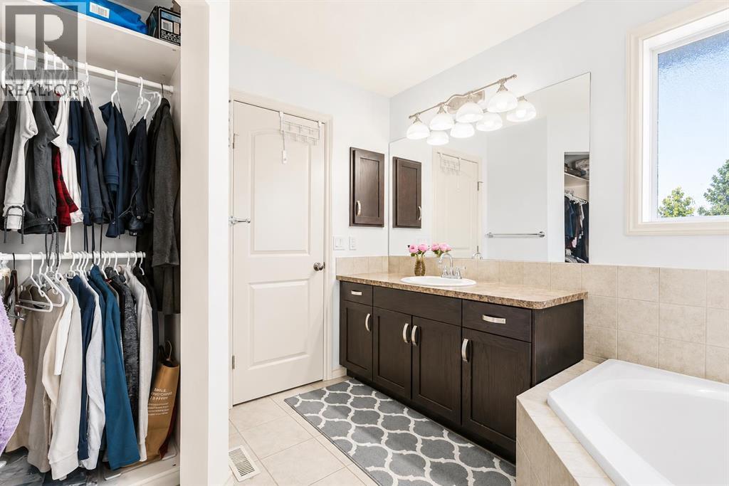 821 Auburn Bay Boulevard SE, Calgary, Alberta  T3M 0H5 - Photo 25 - A2324832