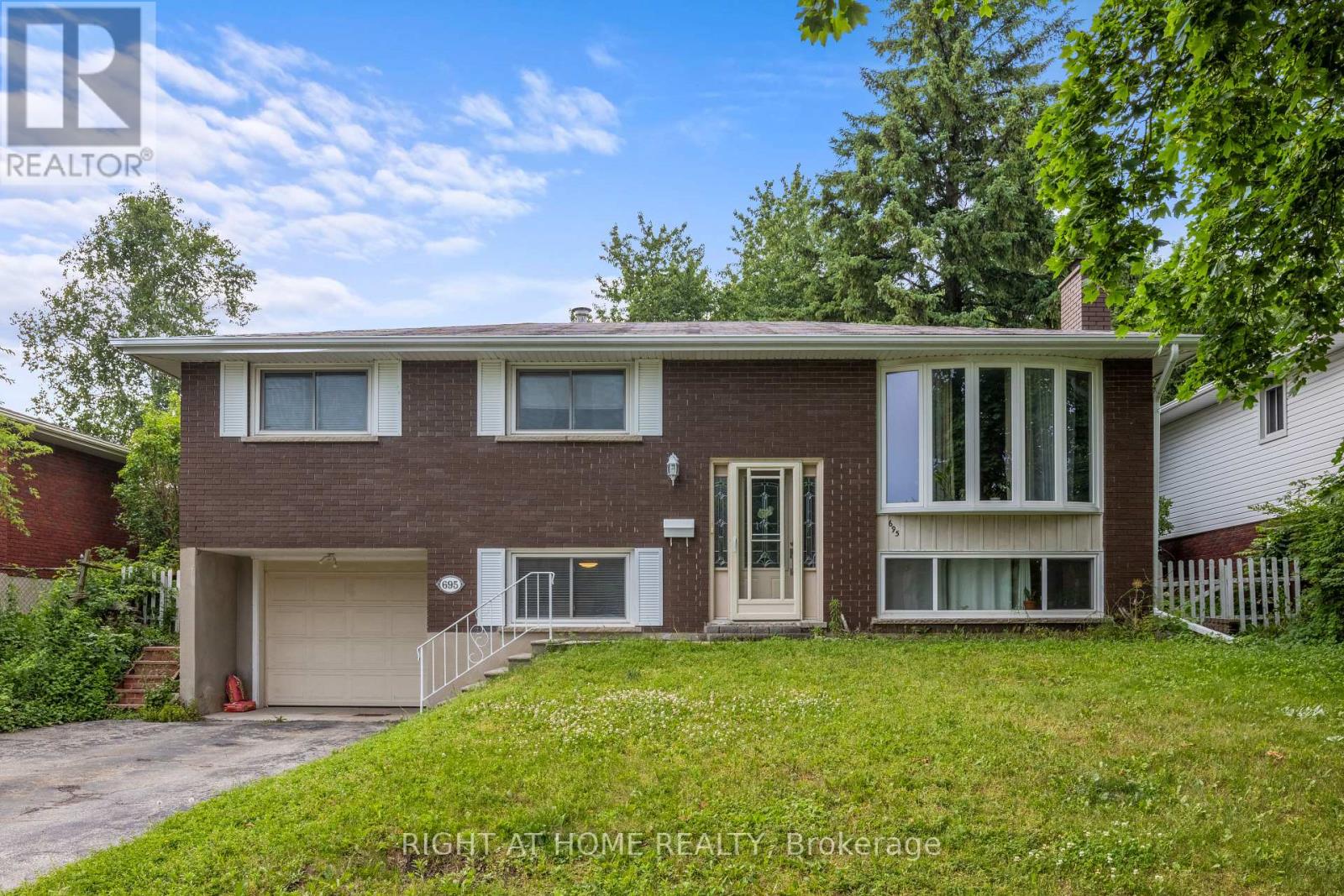 Upper - 695 Glen Forrest Boulevard, Waterloo, Ontario  N2L 4K7 - Photo 2 - X13492270