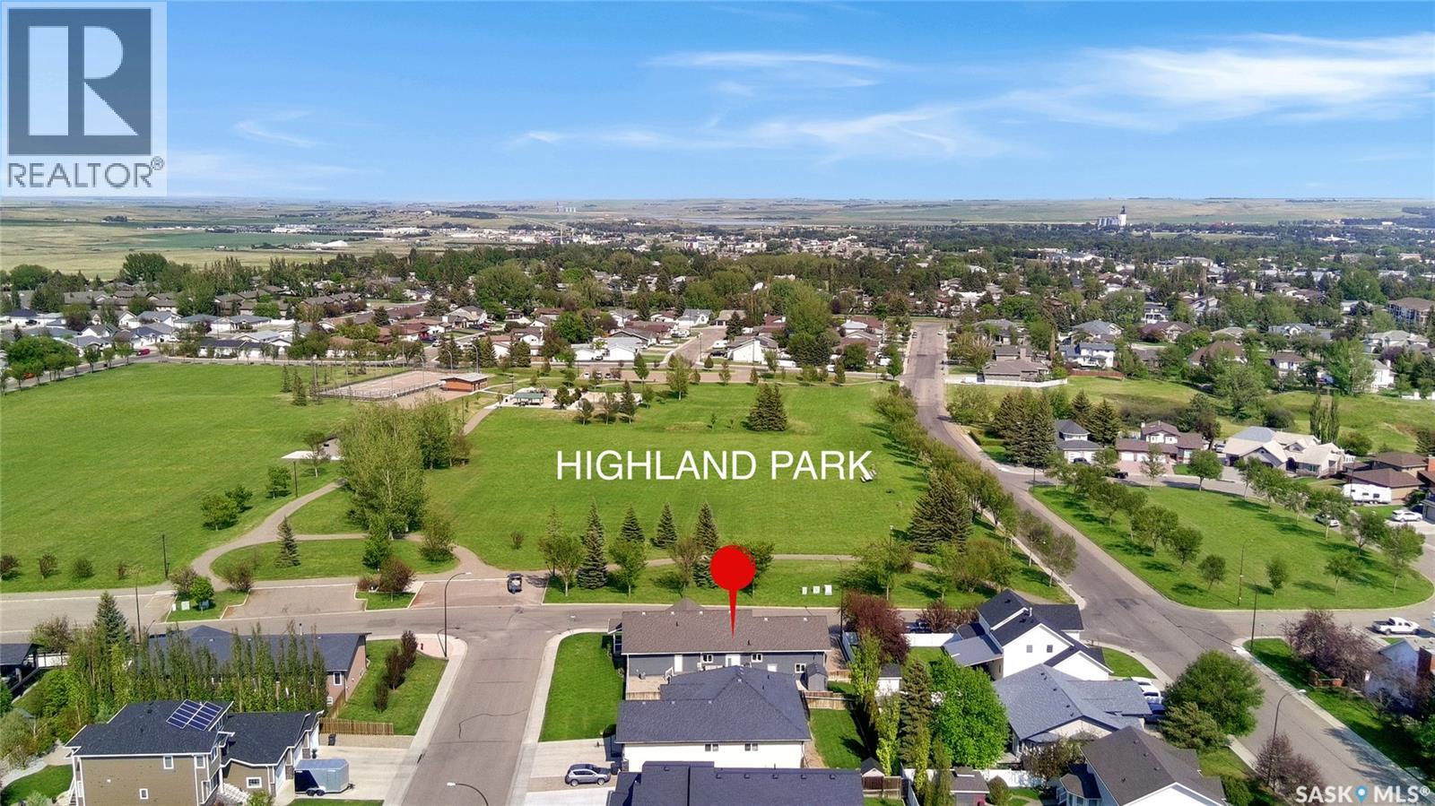 702 Cooper Drive, Swift Current, Saskatchewan S9H 2A8 - Photo 2 - SK044129