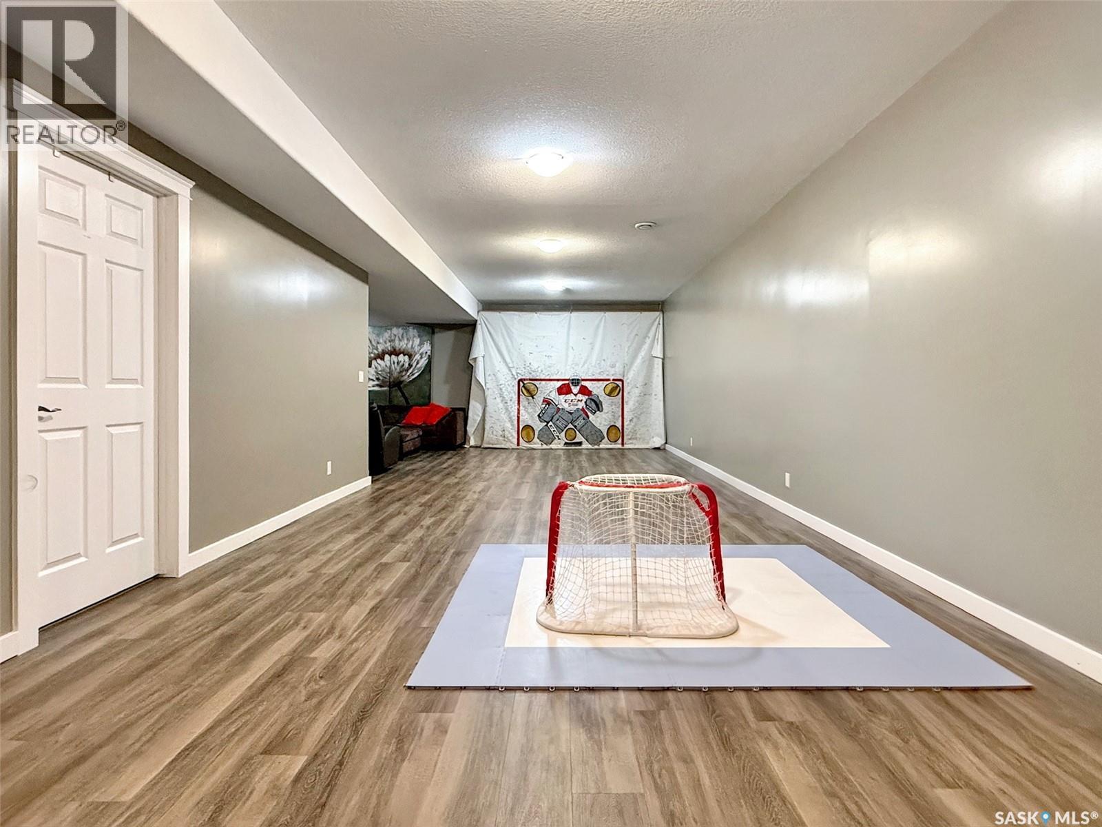 702 Cooper Drive, Swift Current, Saskatchewan S9H 2A8 - Photo 22 - SK044129