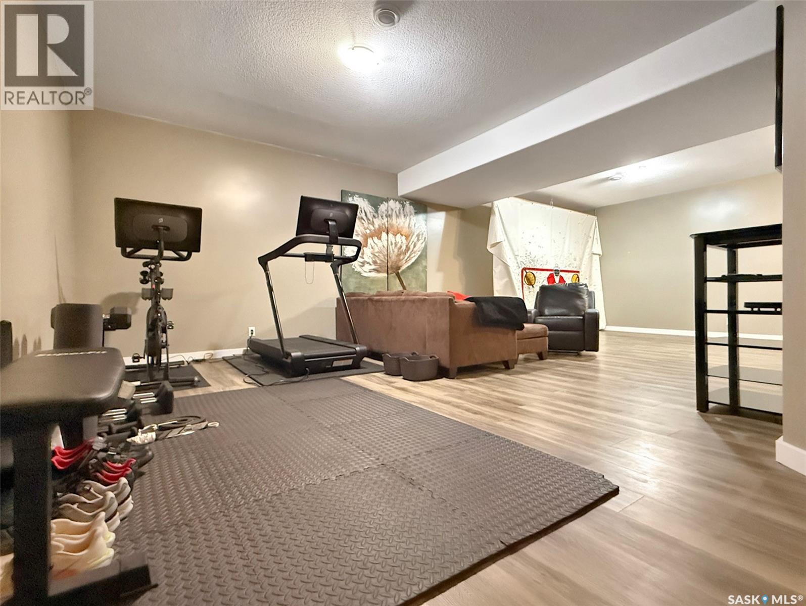702 Cooper Drive, Swift Current, Saskatchewan S9H 2A8 - Photo 23 - SK044129