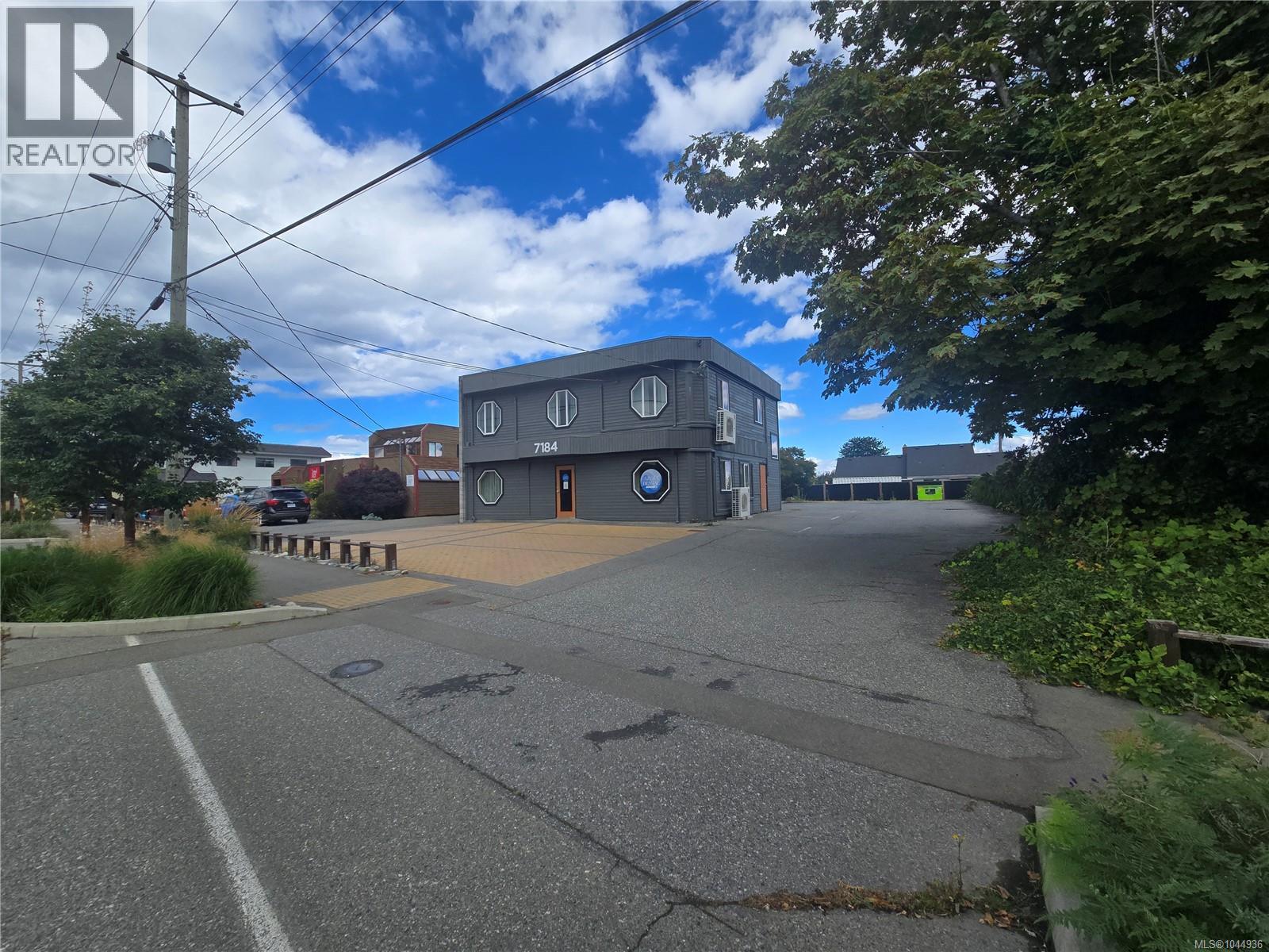 7184 Lantzville Rd, Lantzville, British Columbia  V0R 2H0 - Photo 2 - 1044936
