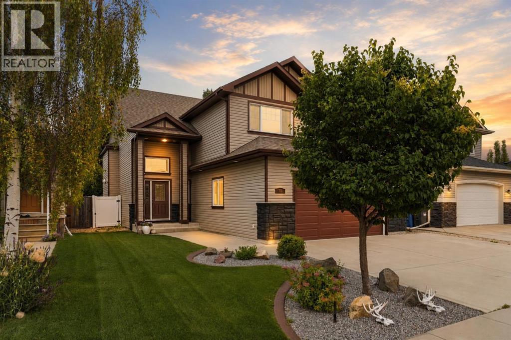 100 Vincent Close, Red Deer, Alberta  T4R 0H8 - Photo 1 - A2332128
