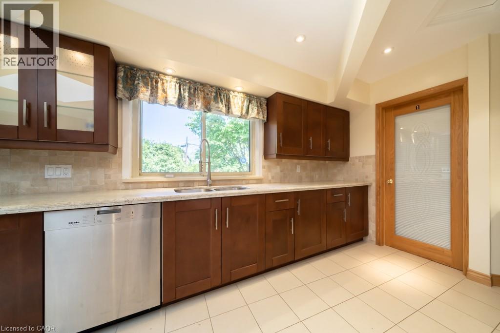 47 Westminster Avenue Unit# 4, Hamilton, Ontario  L9C 4L8 - Photo 5 - 40837119