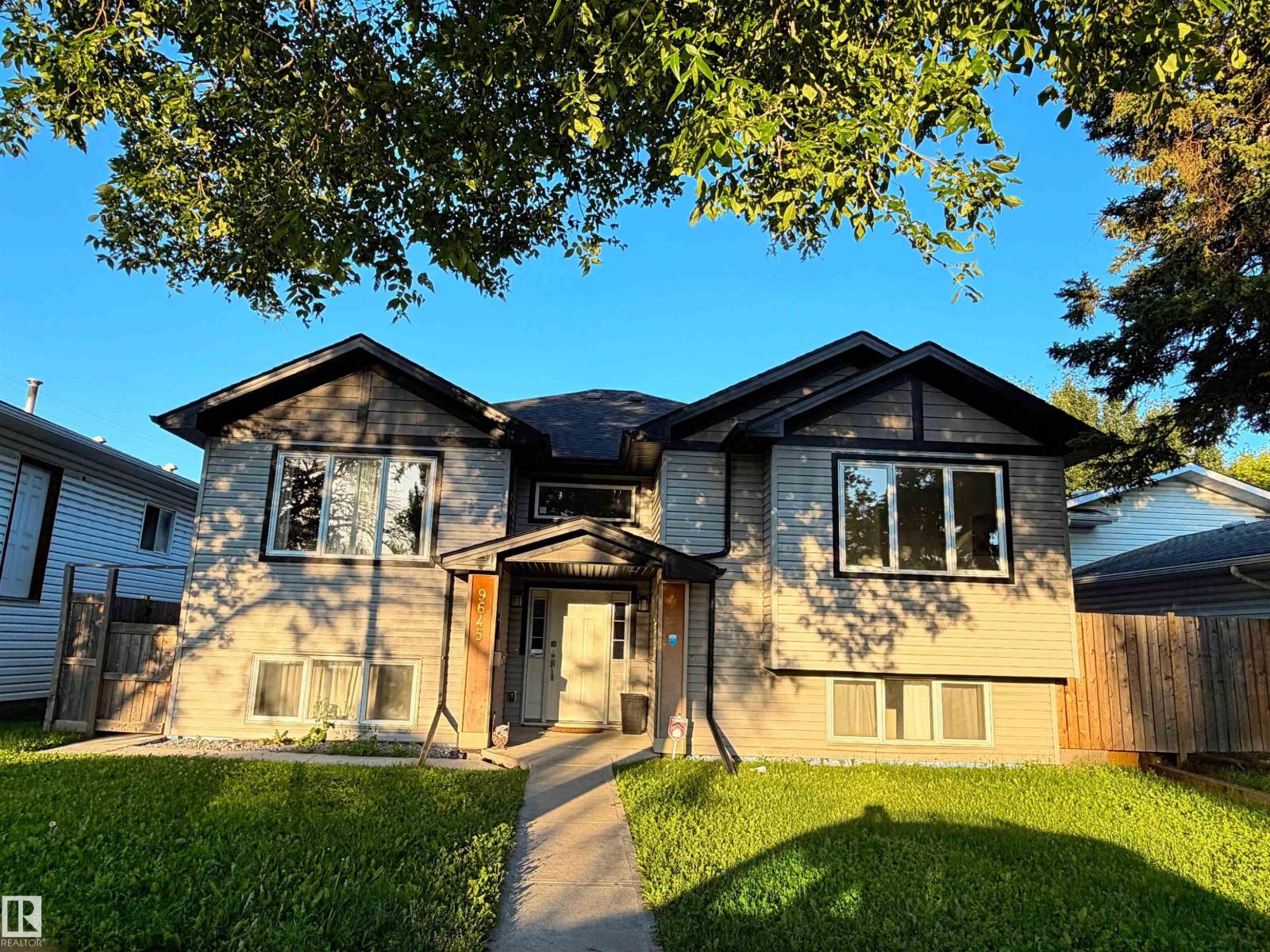 #main floor 9645 150 ST NW NW, edmonton, Alberta