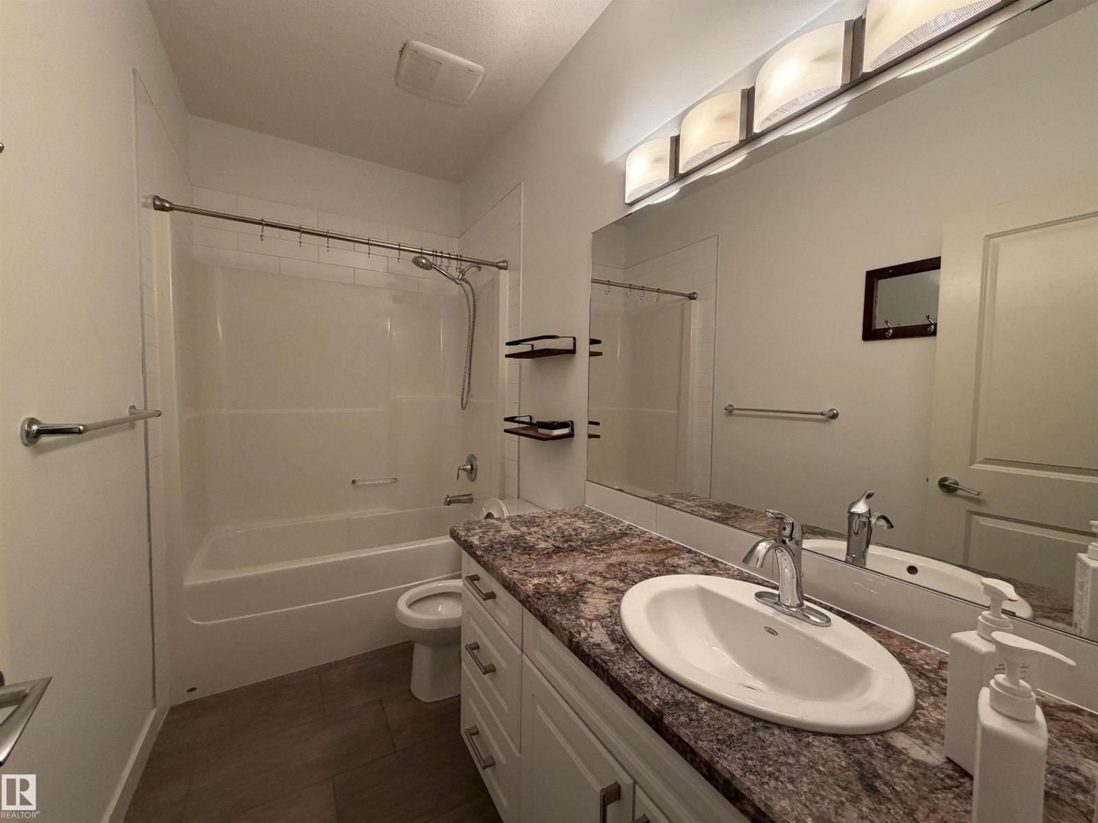 #main Floor 9645 150 St Nw Nw, Edmonton, Alberta  T5P 1N2 - Photo 7 - E4501936