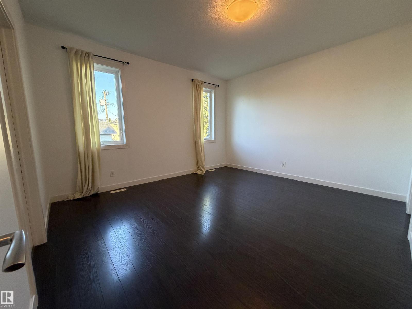 #main Floor 9645 150 St Nw Nw, Edmonton, Alberta  T5P 1N2 - Photo 6 - E4501936
