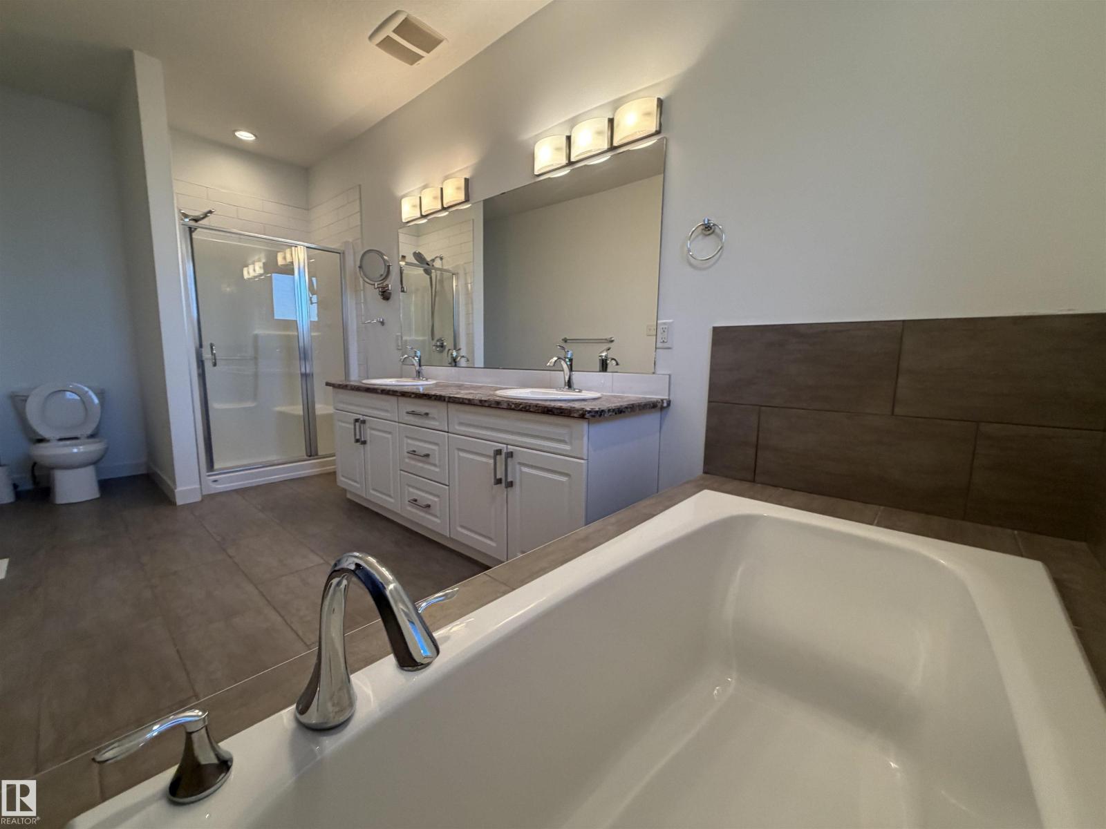 #main Floor 9645 150 St Nw Nw, Edmonton, Alberta  T5P 1N2 - Photo 8 - E4501936