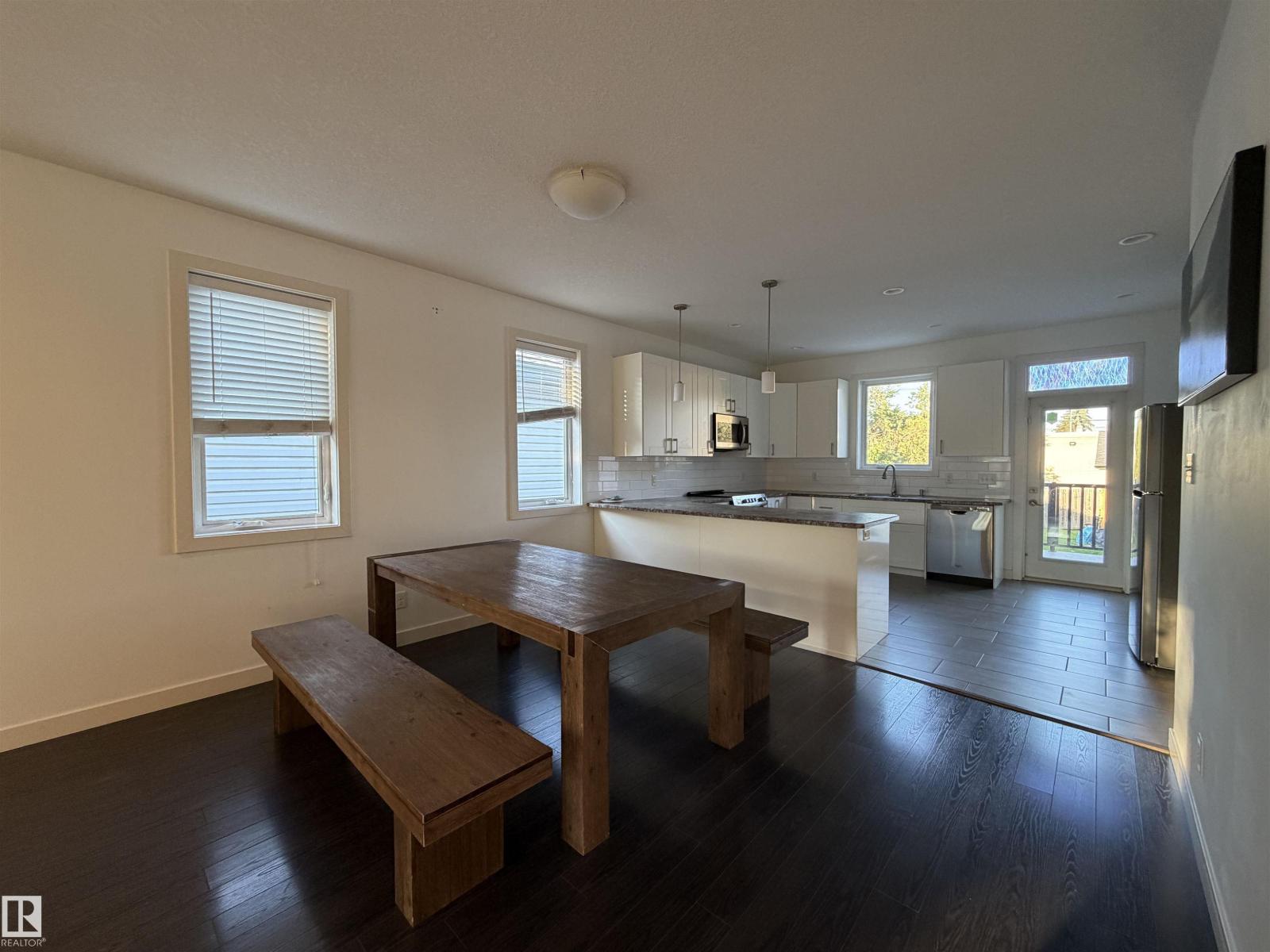 #main Floor 9645 150 St Nw Nw, Edmonton, Alberta  T5P 1N2 - Photo 11 - E4501936