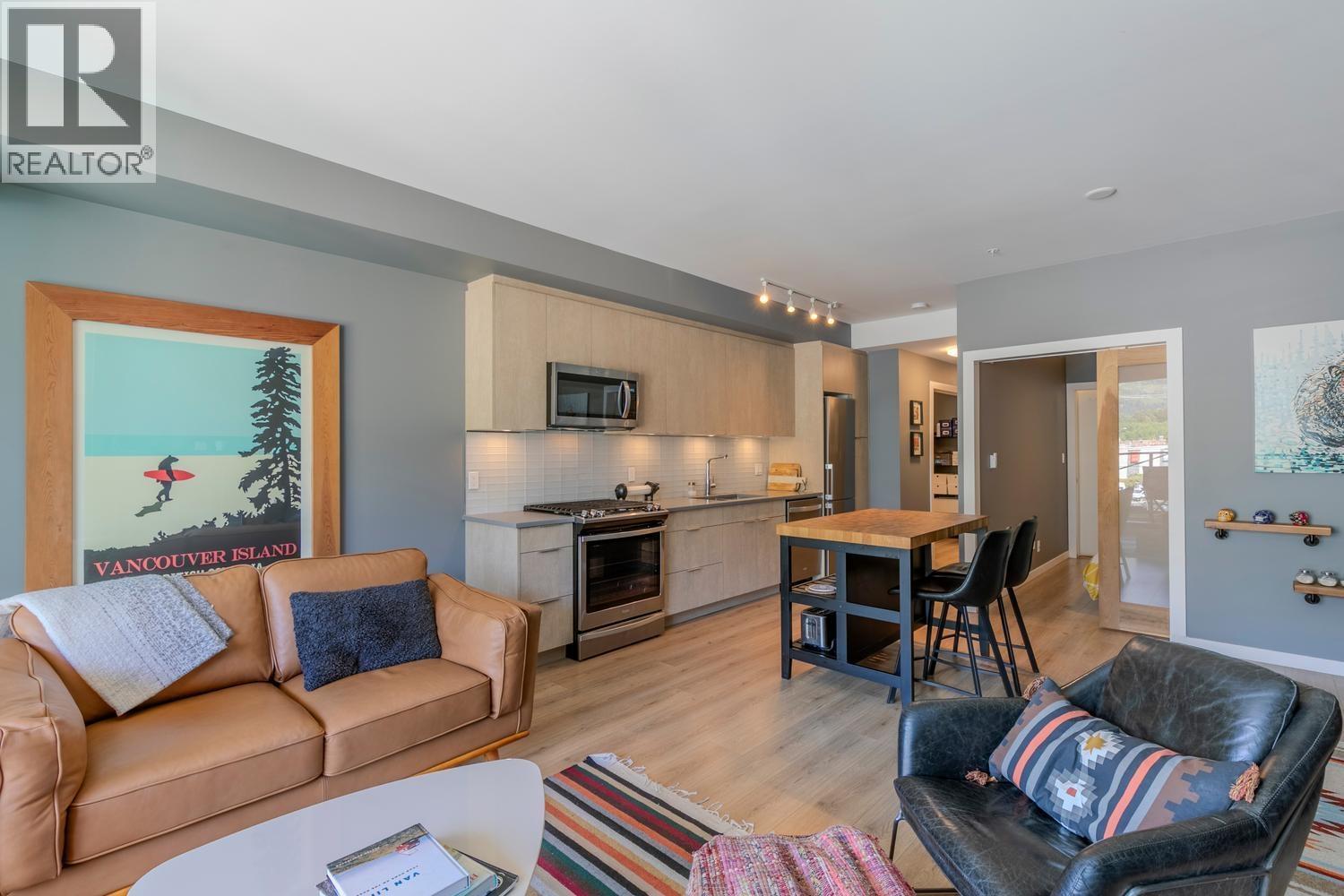 303 38165 CLEVELAND AVENUE, Squamish, British Columbia