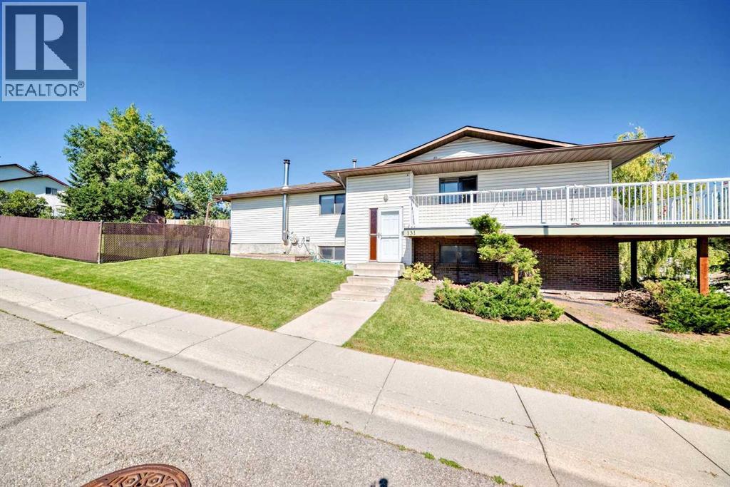 131 Ranchlands Court NW, Calgary, Alberta  T3G 1N8 - Photo 2 - A2309074