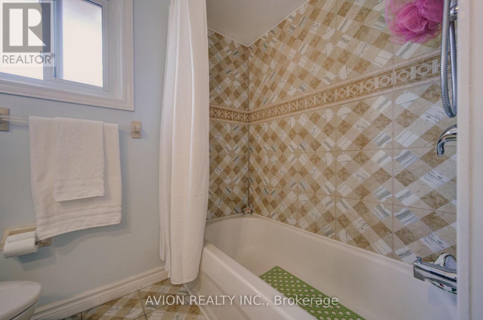203 Valleymede Drive, Richmond Hill, Ontario  L4B 3S4 - Photo 33 - N13631178