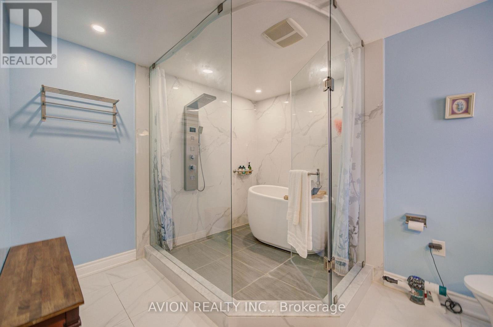 203 Valleymede Drive, Richmond Hill, Ontario  L4B 3S4 - Photo 22 - N13631178