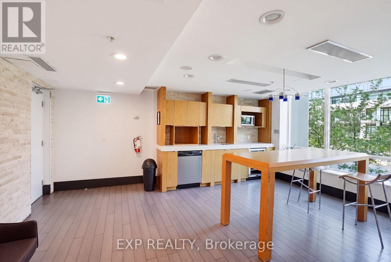 813 - 155 Legion Road N, Toronto, Ontario  M8Y 0A7 - Photo 44 - W13624400
