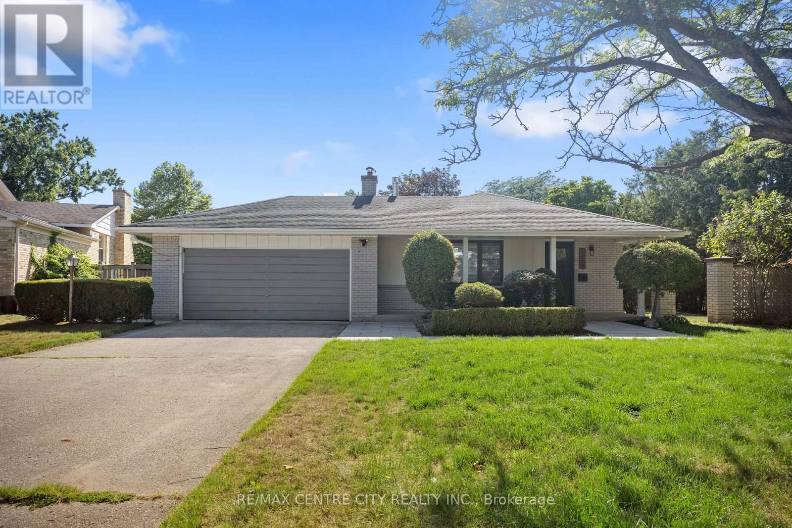 1223 ROYAL YORK ROAD, London North, Ontario