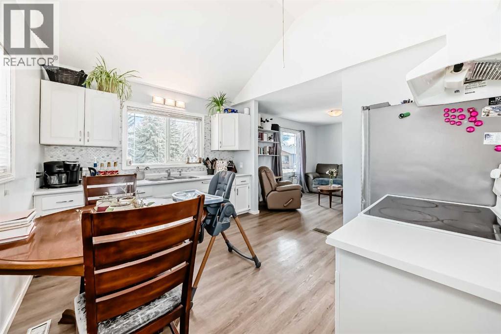 5602 51 Avenue, Lacombe, Alberta  T4L 1K9 - Photo 5 - A2313569