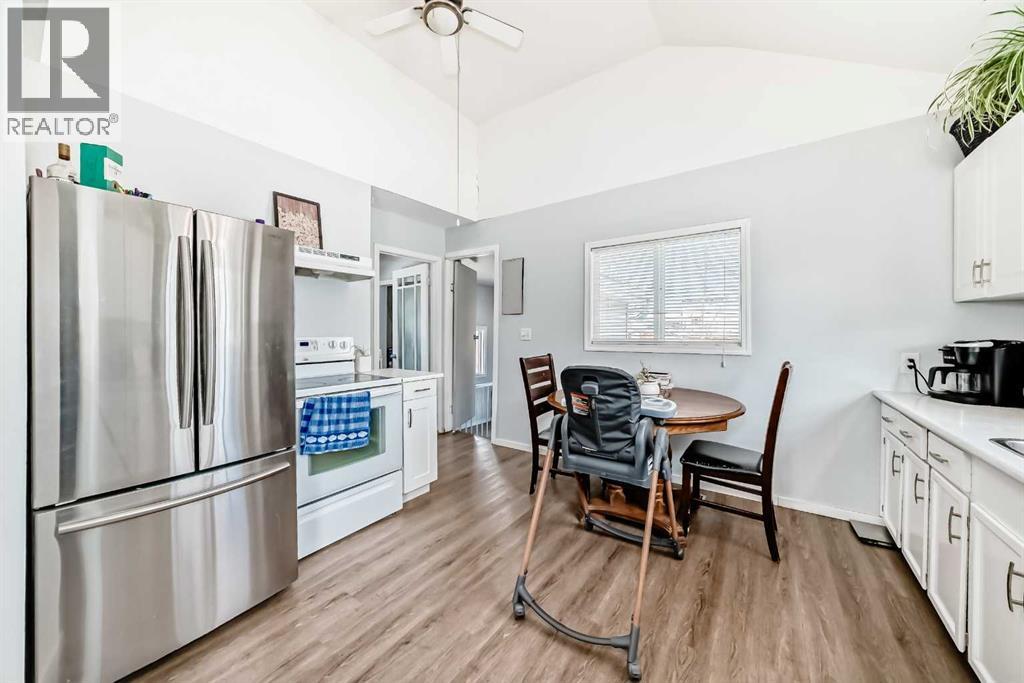 5602 51 Avenue, Lacombe, Alberta  T4L 1K9 - Photo 7 - A2313569